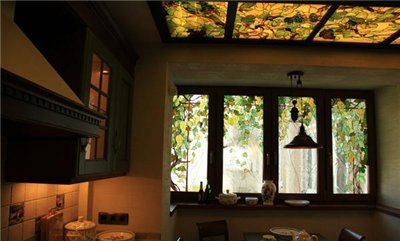 Vitraylı pencere ve tavan