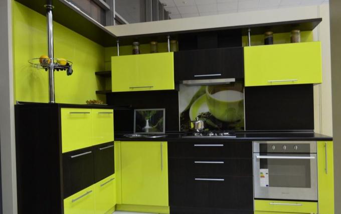 Yeşil mutfak (42 fotoğraf): açık yeşil ve diğer renklerde iç dekorasyon, talimatlar, video ve fotoğraflar