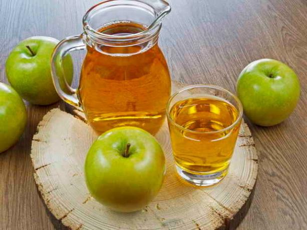 Ev yapımı vitamin içeceği hazırlamak için, Elmalar © ofazende.ru geç çeşitleri almak
