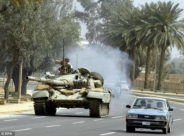 T-72 Bağdat yakınlarındaki bir yolda. 2003.