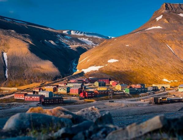 Spitsbergen üzerinde Longyearbyen şehrinin özellikle kuzey manzara.