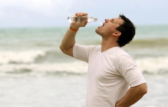 Hack yaşamın hayatta: Tuzlu deniz suyu içilebilir hale getirmek için nasıl