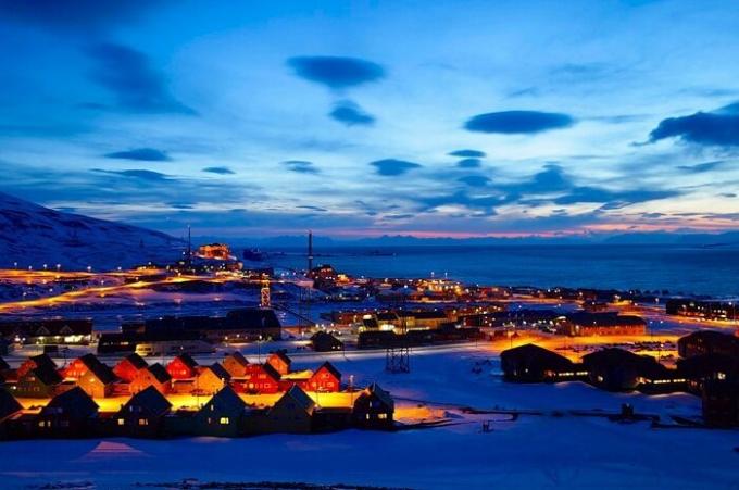 Longyearbyen - Dünyadaki kuzeydeki şehir (Norveç).
