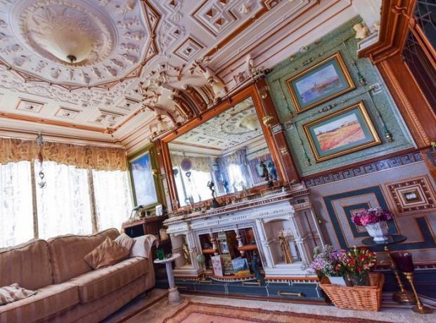 Adrian Rehman dairesinin Versailles Sarayı'nın anımsatan olduğunu söyledi.