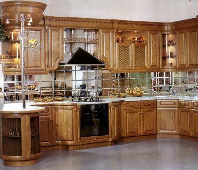 Fotoğraf, ayna karolarından yapılmış bir mutfak önlüğünü göstermektedir.