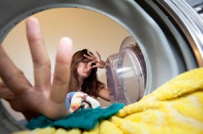 Nasıl kalıp ve çamaşır makinesinde küf kokusu kurtulmak için: basit bir hayat sorunsuz hack