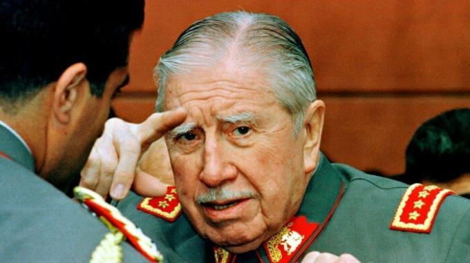 Pinochet KGB tarafından aşıldığını.