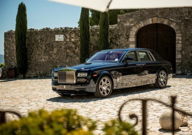 İyi de eski Rolls-Royce Phantom tüm iyi. 