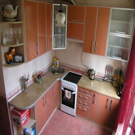 Küçük bir mutfak (45 fotoğraf) 5 m2 kendi elinizle nasıl donatılır: küçük bir mutfak odası, fotoğraf ve fiyat düzenlemek için video talimatları