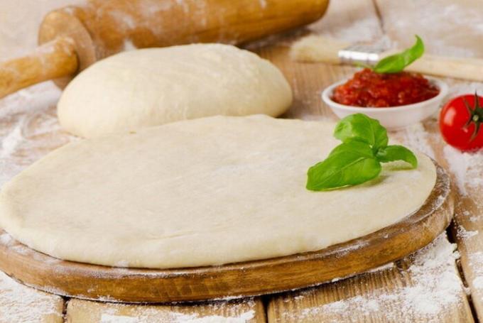 ekmek veya pizza yaparken su hamur eklenebilir.