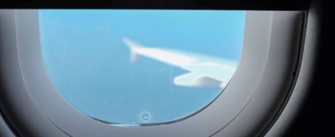 Aslında, uçak pencereleri mühürlü değildir. / Fotoğraf: theunknownbutnothidden.com