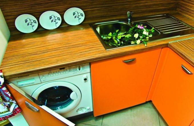 Mutfakta çamaşır makinesi kurmak: video eğitimi