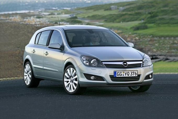 Opel Astra yeni araba pazarında, ve ikincil piyasada hem çok popüler olduğunu kanıtlamıştır. | Fotoğraf: infocar.ua