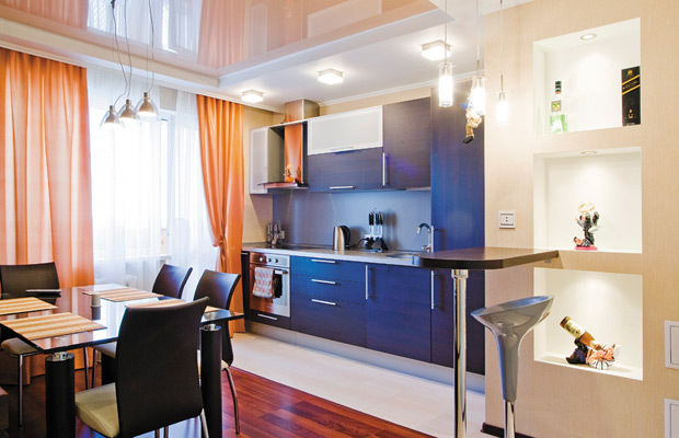 Doğru imar, 15 metrekarelik oturma odası mutfağının tasarımının başladığı yerdir.