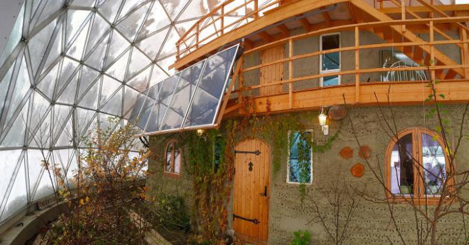 Aile Kutup Dairesi'nin bir ev inşa ettiği tropik ısı