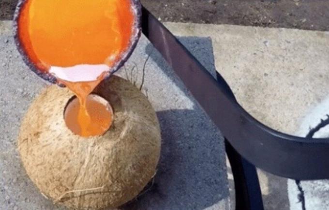 Blogger muhteşem deney, erimiş bakır hindistan cevizi kabuğu doldurarak yapılan
