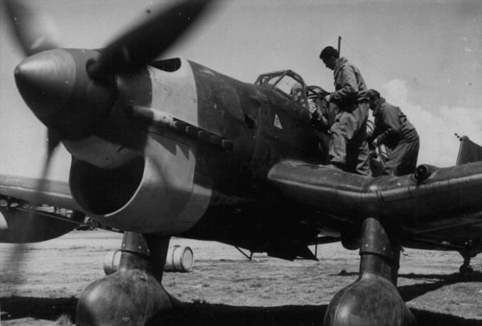 Junkers Ju 87 geri çekilebilir iniş takımı bomba dökümü öncesinde uçuş ve korkunç kükreme sırasında olmamasının sebebi gökyüzünde "Takılma"