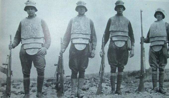 makineli tüfek ve tüfek, 1918 ile zırh siperde Alman çölbirlikleri.