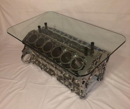 bir şık ve pratik tablo yapılmış motorlu silindir bloğu Jaguar, V12.