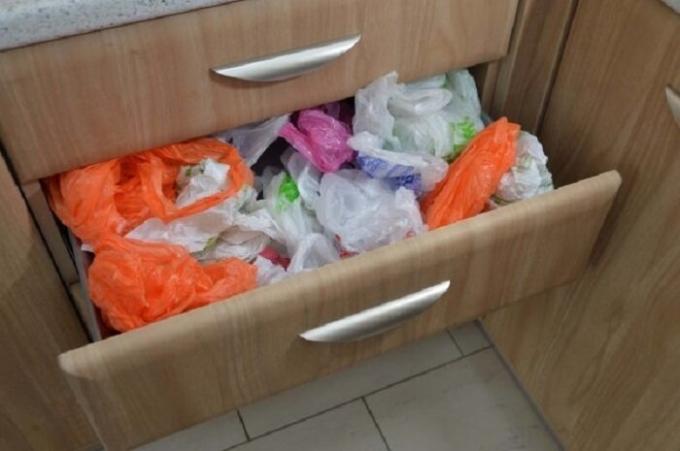 Kutu depolama paketleri alanının yalnızca mutfakta ise bir çok kullanılabilir. / Fotoğraf: vplate.ru. 