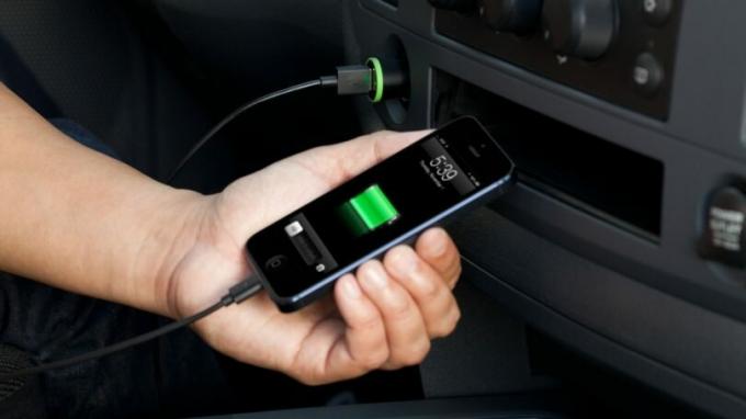 Neden arabada bir cep telefonu çok tehlikelidir şarj?