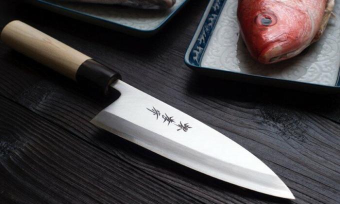 Japon özel taş olmadan hızla keskinleştirmek bıçaklara çok orjinal bir yol gösterdi