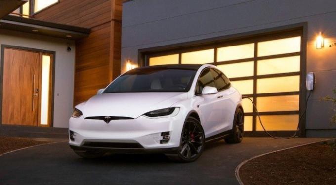 Tesla modeli 2016 x. Fotoğraf: cheatsheet.com.