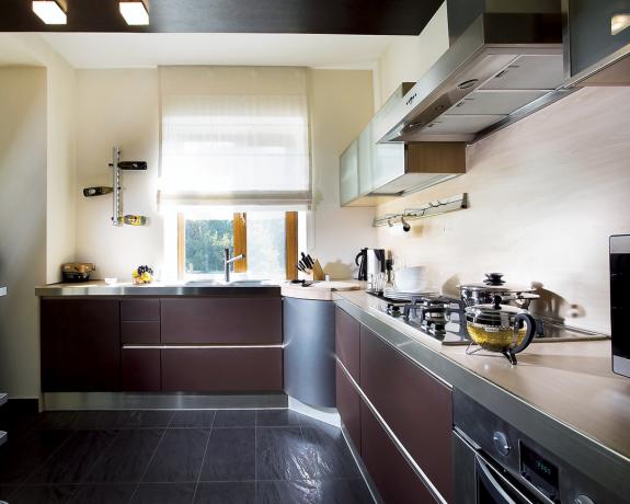 Mutfak düzeni 10 metre (54 fotoğraf): DIY video talimatları, 7, 11, 13, 14, 16 m2, fiyat, fotoğraf odalarının tasarım özellikleri