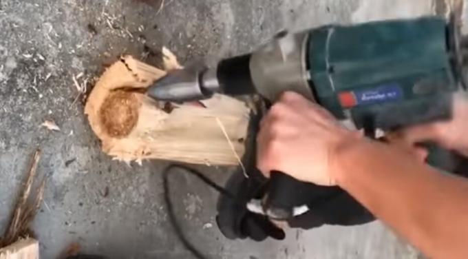 "Wood bölücülerin" pirzola ahşap Hatta kırılgan kızla 