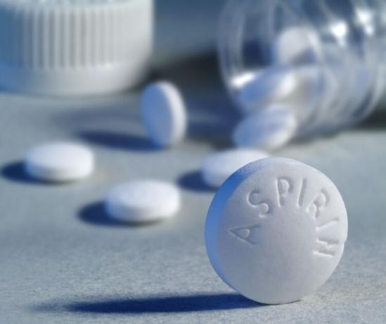 Aspirin bir patlama ile çaydanlıkta kireç tortuları ile baş edebiliyor!