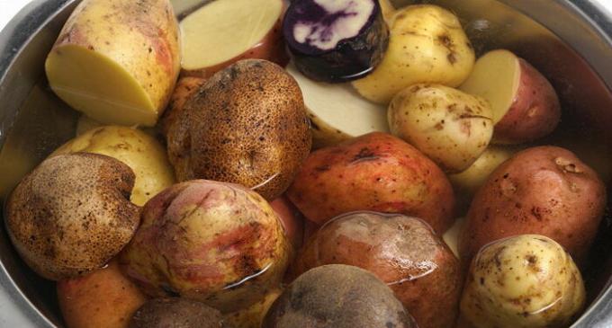 Patates farklı çeşitleri karıştırmak için ezme esnasında deneyin.