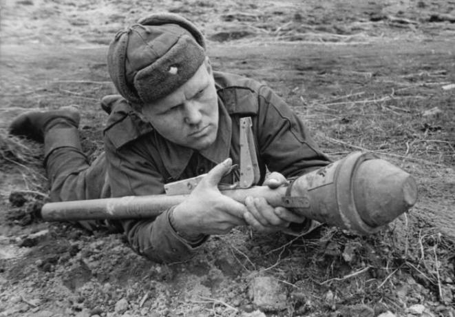 ilk etapta kupa olarak yeni teknolojileri araştırmak üzere arka gitti. | Fotoğraf: yandex.ru.