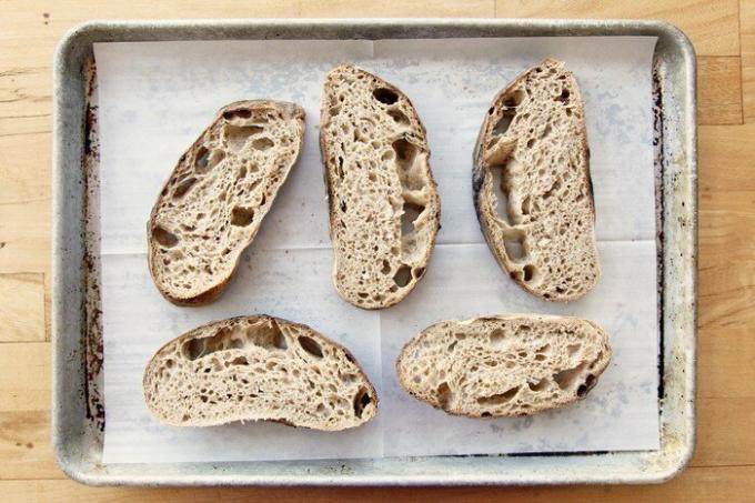 Herkese yararlı bir hile: Nasıl bir ay sonra bile ekmek taze tutmak için