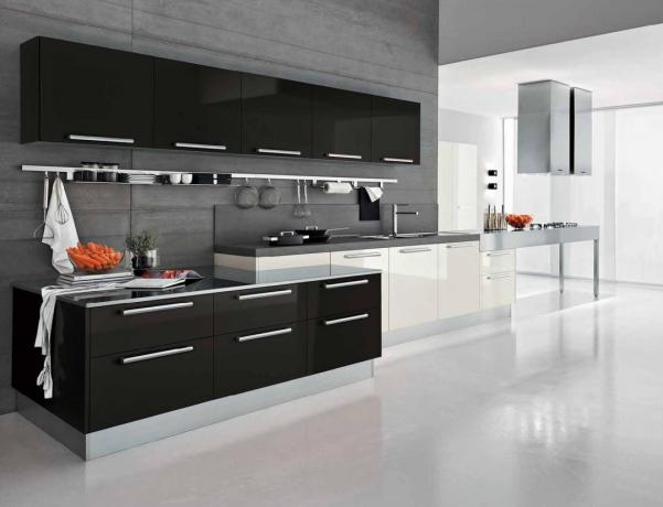 Siyah beyaz mutfak (54 fotoğraf): zemin dekorasyonu, fayanslar ve diğer iç öğeler, tasarım, video ve fotoğraf