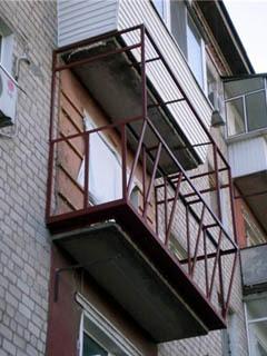 Balkonun cam ve yalıtımı köşe çerçevesine dayanmalıdır.