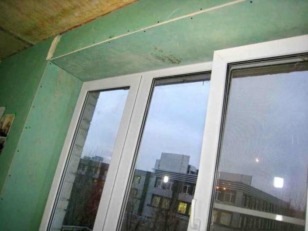Neden deneyimli ustaları, Alçıpan plastik değil pencerelerin yamaçlarında kullanmak tavsiye