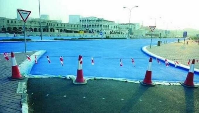 Neden Katar makamları mavi asfaltı boyama gerektiren