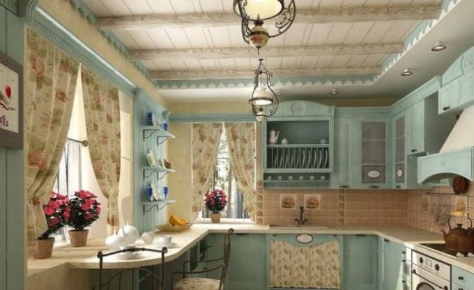 Ahşap bir evde mutfak içi (57 fotoğraf): Bir kır evinin ev tasarımını bir bardan kendi ellerinizle, fiyatınızla, fotoğrafınızla dekore etmek için video talimatları