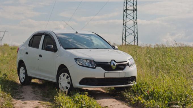 Renault Logan, güncelleştirme sonrası açıkçası faydacı bir görünüm kurtulmak. | Fotoğraf: drive2.ru